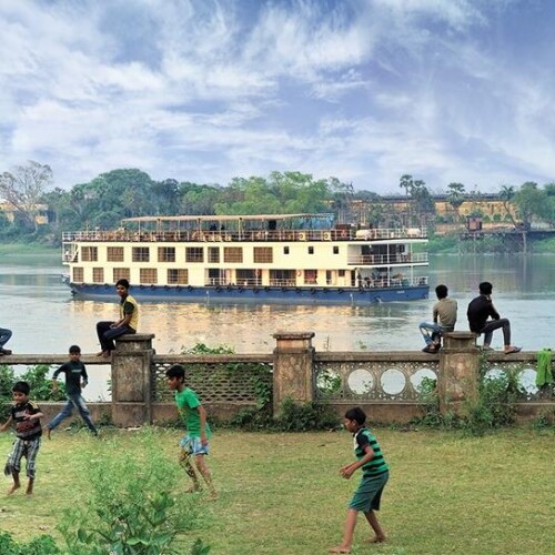 hc-t-ship-rv-rajmahal-kids-playing-with-ship-in-background-20140327-171100-dsc9271-1-12-5